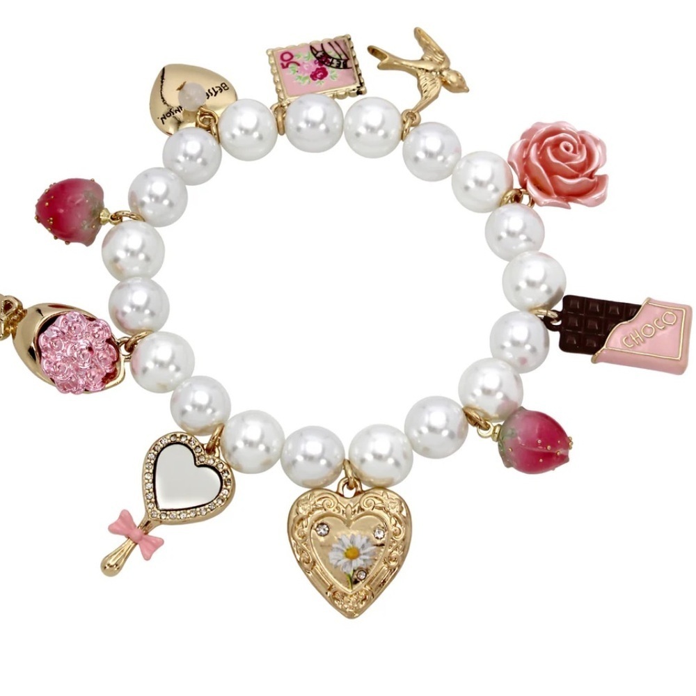 Betsey Johnson Sweetheart Swoon Charm Pearl‎ Stretch Bracelet